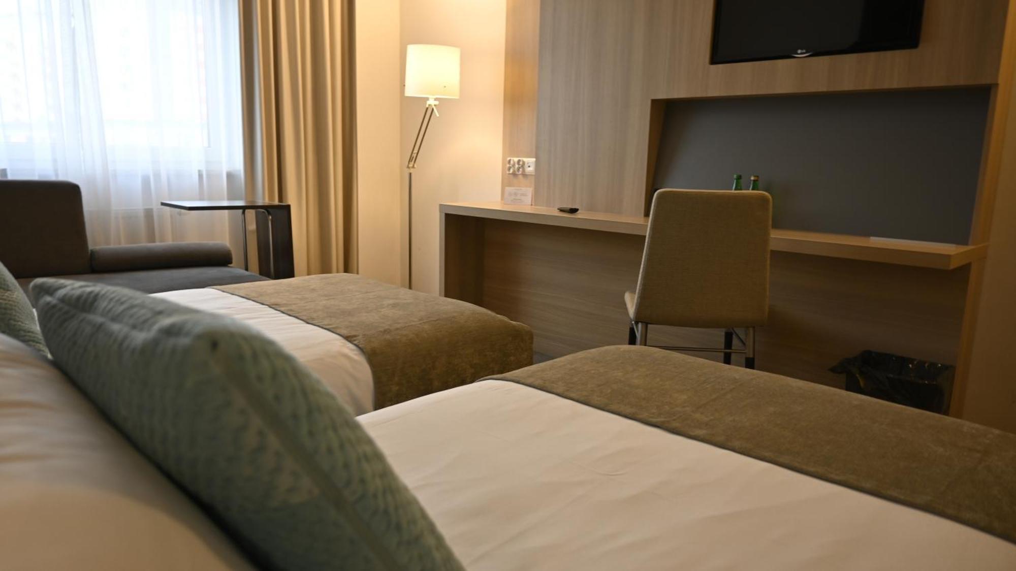 Mercure Piotrków Trybunalski Vestil Exterior foto
